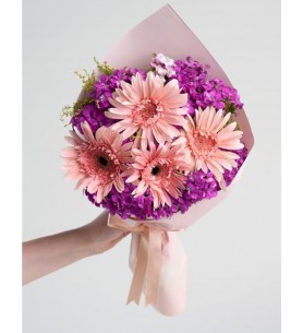 Lila Bukette Pembe Gerberalar ve Hüsnüyusuflar
